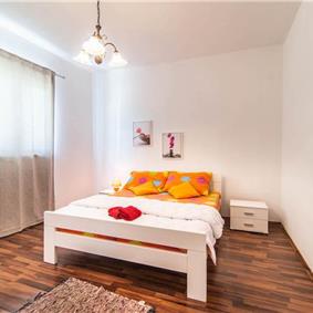 6 bedroom villa with pool near Sveti Lovrec and Poreč, sleeps 12